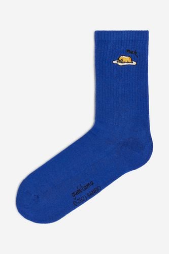 Socken mit Motiv Blau/Gudetama in Größe 37/39. Farbe: - H&M - Modalova