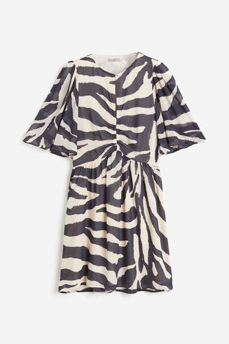 Kleid mit Butterfly-Ärmeln Hellbeige/Zebraprint, Alltagskleider in Größe L. Farbe: - H&M - Modalova