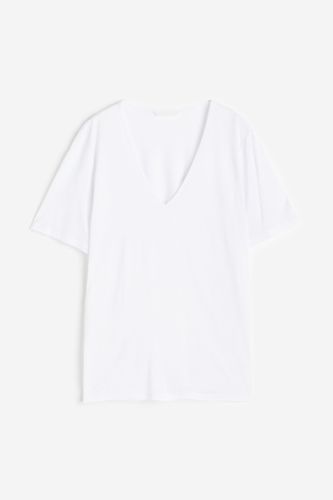 T-Shirt mit V-Ausschnitt Weiß in Größe XS. Farbe: - H&M - Modalova