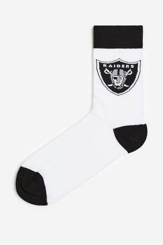 Socken mit Motiv Weiß/Raiders in Größe 43/45. Farbe: - H&M - Modalova