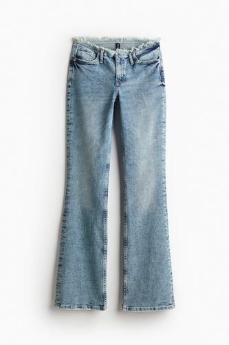 Flared Low Jeans Helles Denimblau, Straight in Größe 44. Farbe: - H&M - Modalova