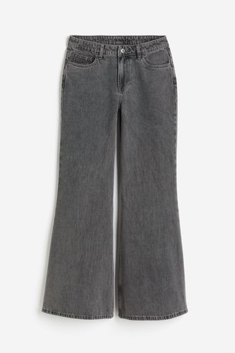 Flared Regular Jeans Denimschwarz, Straight in Größe 38. Farbe: - H&M - Modalova