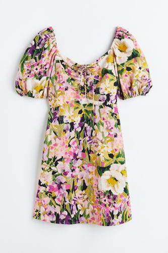Kleid mit Puffärmeln und Schnürdetail Lila/Geblümt, Alltagskleider in Größe XS. Farbe: - H&M - Modalova