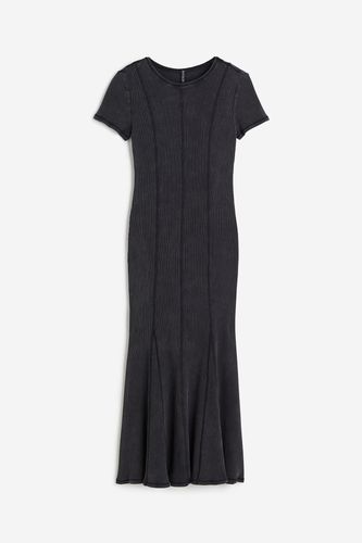 Kleid mit ausgestelltem Rock und Flatlocknähten Schwarz/Washed, Alltagskleider in Größe XL. Farbe: - H&M - Modalova