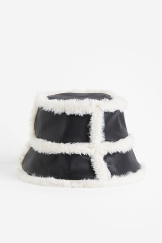 Bucket Hat mit flauschigen Besätzen Schwarz, Hut in Größe L/58. Farbe: - H&M - Modalova