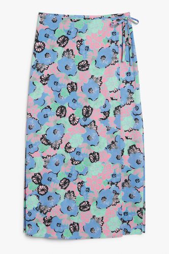 An der Taille gebundener langer Rock Kunstvolle pastellfarbene Blumen, Röcke in Größe XXL. Farbe: - Monki - Modalova
