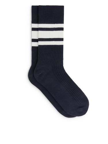 Gerippte Socken aus Supima-Baumwolle Dunkelblau/Weiß in Größe Onesize. Farbe: - Arket - Modalova