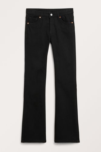 Jeans mit ausgestelltem Bein und niedrigem Bund Schwarz, Straight in Größe W 33. Farbe: - Monki - Modalova