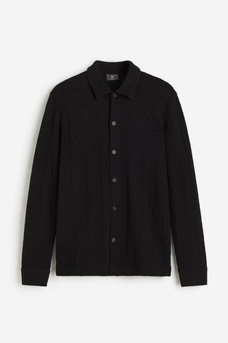 Jerseyhemd mit Lochmuster in Regular Fit Schwarz, Freizeithemden Größe S. Farbe: - H&M - Modalova