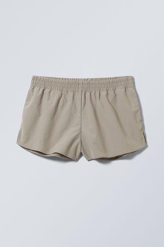 Sportliche Mini-Shorts aus Nylon in Größe M - Weekday - Modalova
