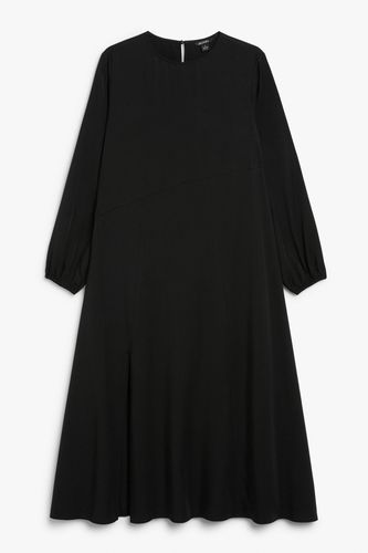 Asymmetrisches schwarzes Midikleid Schwarz, Alltagskleider in Größe XS. Farbe: - Monki - Modalova