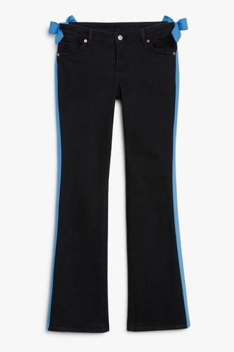 × IGGY JEANS Wakumi Jeans in Schwarz & Blau, Straight Größe W 27. Farbe: Black blue - Monki - Modalova