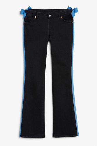 × IGGY JEANS Wakumi Jeans in Schwarz & Blau, Straight Größe W 27. Farbe: Black blue - Monki - Modalova