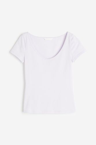 Figurbetontes T-Shirt Flieder in Größe M. Farbe: - H&M - Modalova