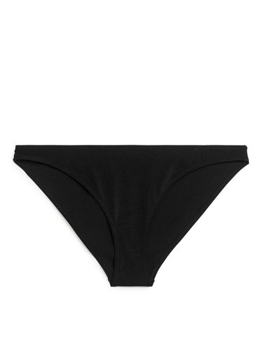 Glänzende Bikinihose mit niedrigem Bund Schwarz, Bikini-Unterteil in Größe 42. Farbe: - Arket - Modalova