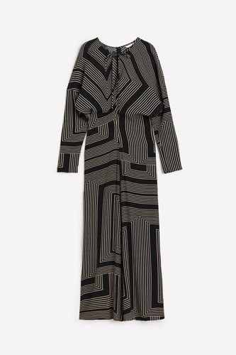 Kleid mit betonter Taille Schwarz/Gemustert, Alltagskleider in Größe 36. Farbe: - H&M - Modalova