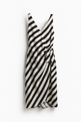 Wickelkleid mit Struktur Schwarz/Weiß gestreift, Alltagskleider in Größe L. Farbe: - H&M - Modalova