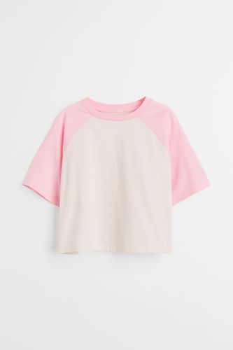 Kurzes T-Shirt aus Baumwolljersey Hellrosa/Hellbeige, T-Shirts & Tops in Größe 158/164. Farbe: - H&M - Modalova