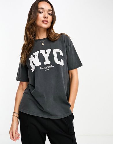 T-Shirt da casa lavaggio acido con scritta "NYC" - 4th & Reckless - Modalova