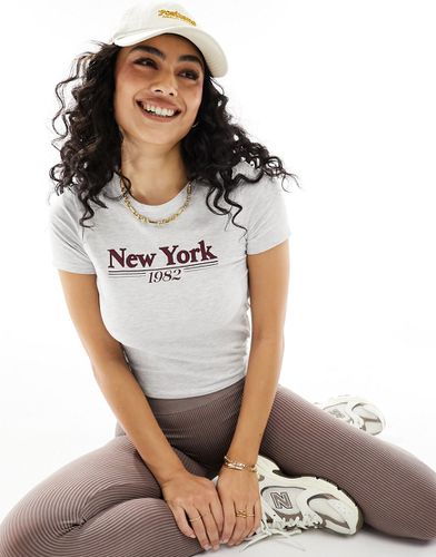 Cotton On - T-shirt mini aderente grigia con grafica "New York" - Cotton:On - Modalova