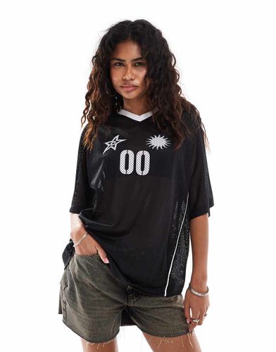 T-shirt oversize bianca e nera stile calcio con scollo a V - Collusion - Modalova