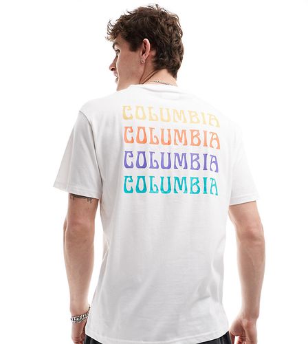 Unionville - T-shirt bianca con stampa sul retro - In esclusiva per ASOS - Columbia - Modalova