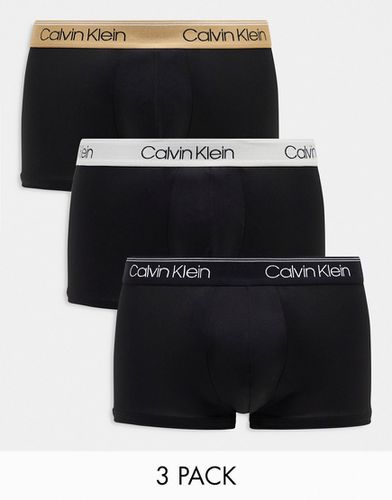 Confezione da 3 paia di boxer aderenti elasticizzati a vita bassa neri con elastico a contrasto - Calvin Klein - Modalova