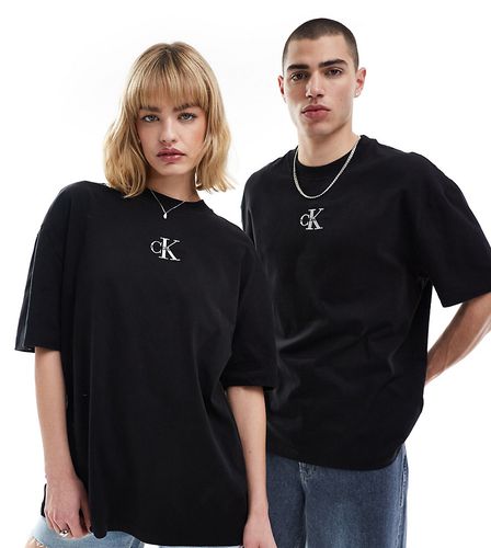Maglia oversize con logo nera - in esclusiva per ASOS - Calvin Klein Jeans - Modalova
