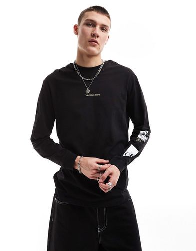 Maglietta a maniche lunghe nera con stampa - Calvin Klein Jeans - Modalova