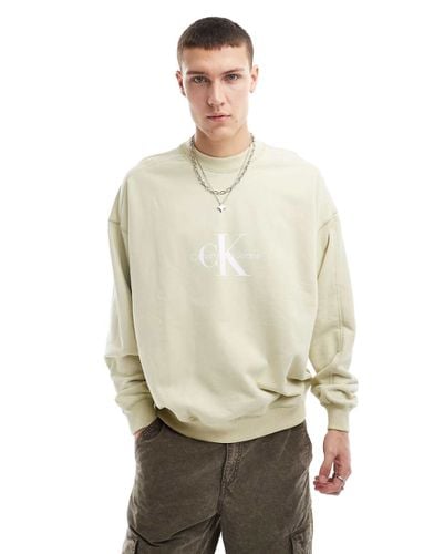 Archival - Felpa girocollo beige con monogramma del logo - Calvin Klein Jeans - Modalova