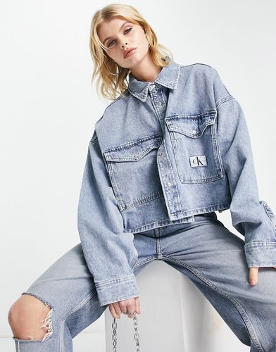 Camicia di jeans lavaggio medio taglio corto - Calvin Klein Jeans - Modalova