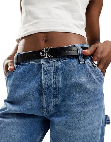 Cintura in pelle nera con logo da 25 mm - Calvin Klein Jeans - Modalova