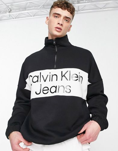 Felpa comoda nera color block con logo spesso e zip corta - Calvin Klein Jeans - Modalova