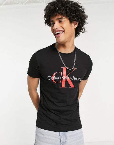 T-shirt slim nera con logo a monogramma sul petto - Calvin Klein Jeans - Modalova