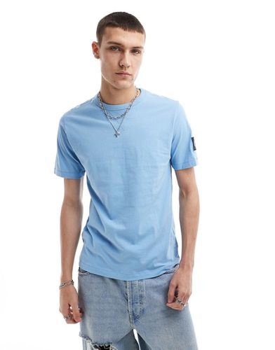 T-shirt vestibilità classica con etichetta - Calvin Klein Jeans - Modalova