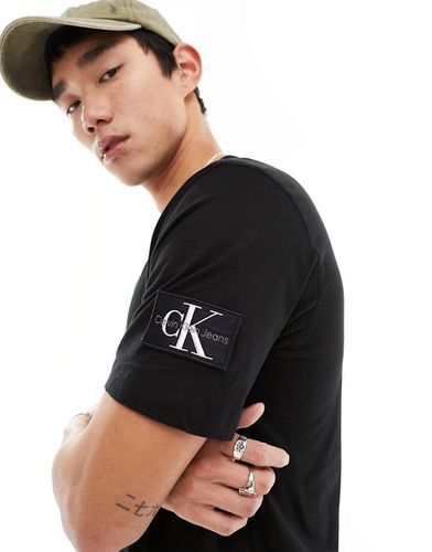 T-shirt vestibilità classica nera con stemma - Calvin Klein Jeans - Modalova