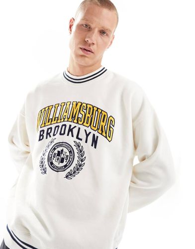 Felpa bianca oversize con scritta Williamsburg stile college - Abercrombie & Fitch - Modalova