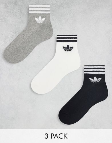 Confezione da 3 paia di calzini alla caviglia bianchi, grigi e neri - adidas Originals - Modalova