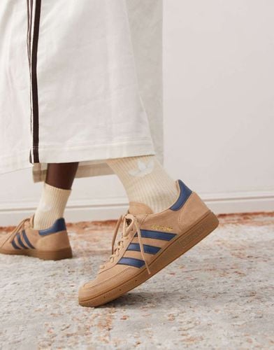 Handball Spezial - Sneakers chiaro e blu navy - adidas Originals - Modalova