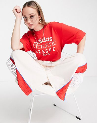 Retro Luxury - T-shirt rossa con scritta - adidas Originals - Modalova