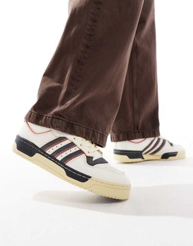 Rivalry 86 Low - Sneakers basse bianche e grigie - adidas Originals - Modalova