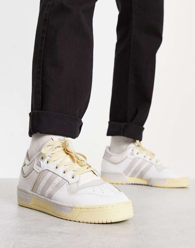 Rivalry Low 86 - Sneakers basse bianche e grigie - adidas Originals - Modalova