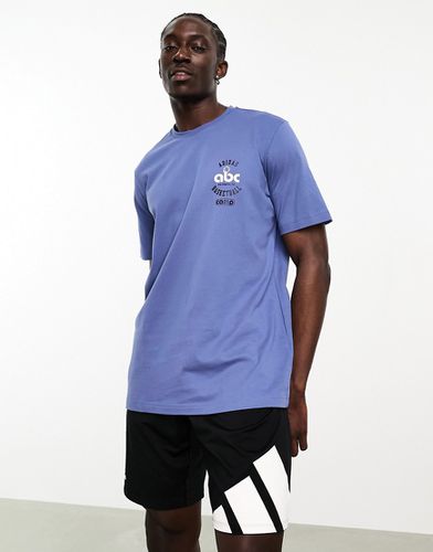 Adidas - Basketball Camp Story - T-shirt con stampa sul retro - adidas performance - Modalova