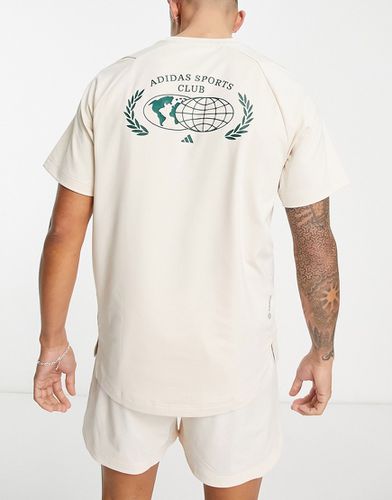 Adidas - Training - T-shirt bianca con grafica "Sports Club" stampata sul retro - adidas performance - Modalova