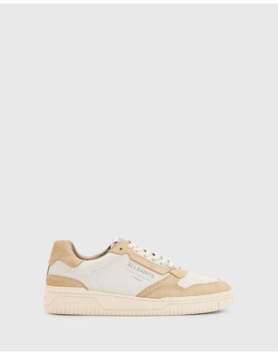 Regan - Sneakers basse in camoscio bianche e sabbia - AllSaints - Modalova