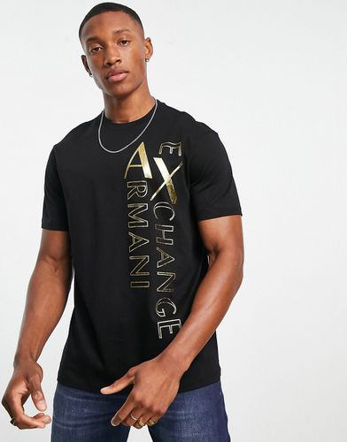 T-shirt nera e oro con stampa del logo verticale sul lato - Armani Exchange - Modalova