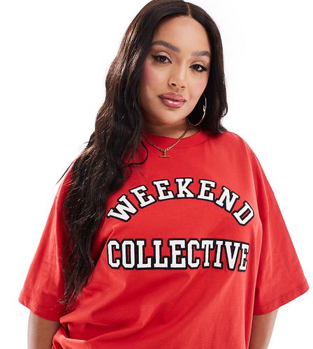 Curve - T-shirt oversize rossa con logo college - ASOS WEEKEND COLLECTIVE - Modalova
