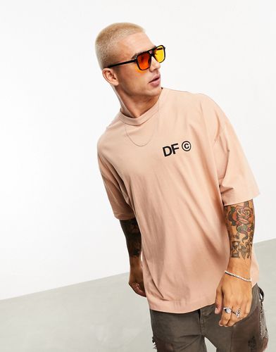 ASOS Dark Future - T-shirt oversize marrone pallido con stampa del logo sul retro - ASOS DESIGN - Modalova