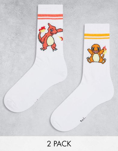 Confezione da 2 paia di calzini bianchi con stampa di Charmander dei Pokémon - ASOS DESIGN - Modalova