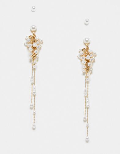 Confezione da 2 paia di orecchini pendenti e a bottone dorati con perle sintetiche a cascata - ASOS DESIGN - Modalova